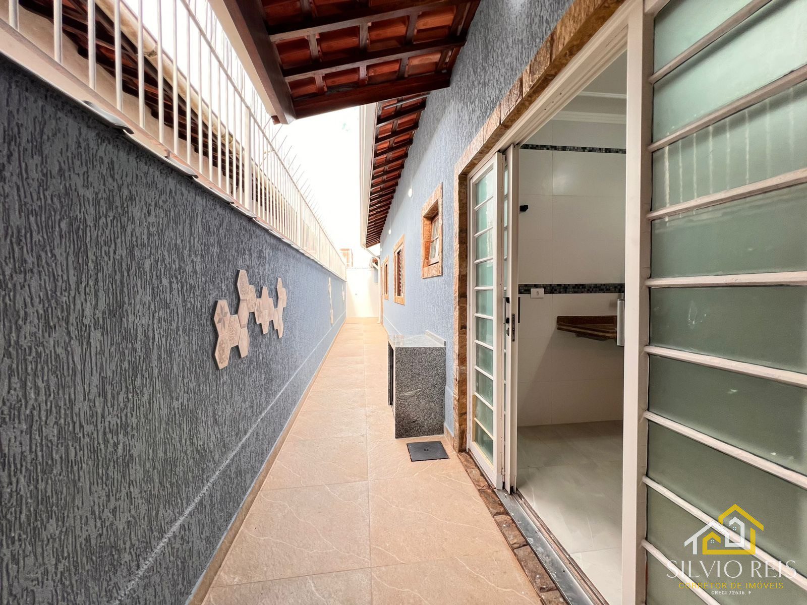 70b476dd-de1e-4a31-b90d-ef4c4a6f9991